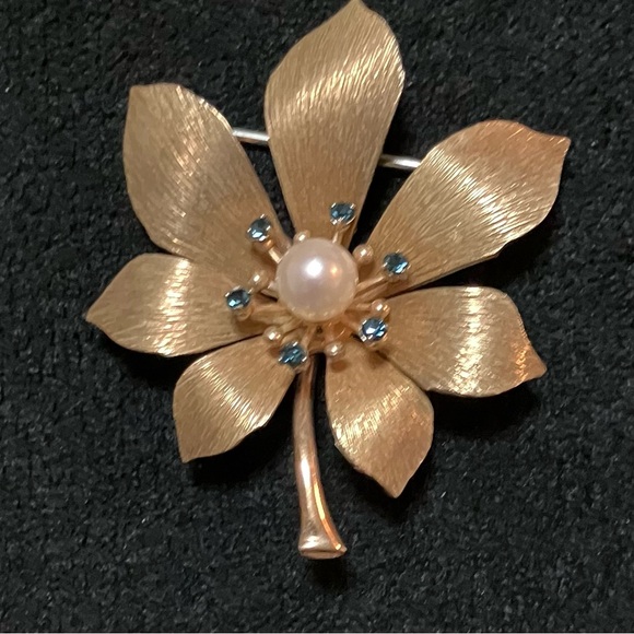Krementz Jewelry - Vintage Marked Krementz Pin Brooch
